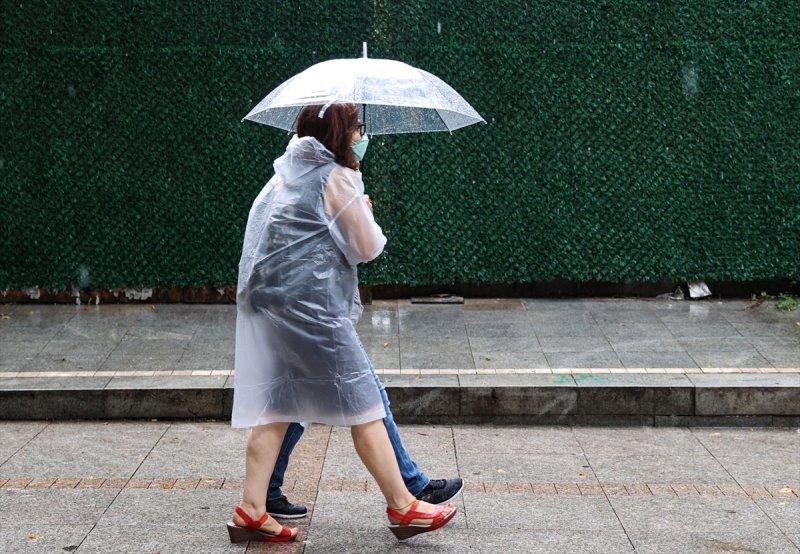 İstanbul'da sağanak hayatı felç etti