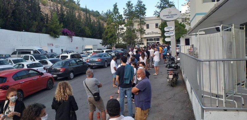 Türkiye'de aşılama hızlandı, hastanelerde kuyruk oluştu