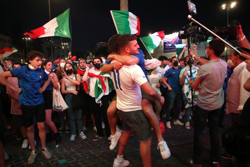 Euro 2020 İtalya - İsviçre maçından kareler