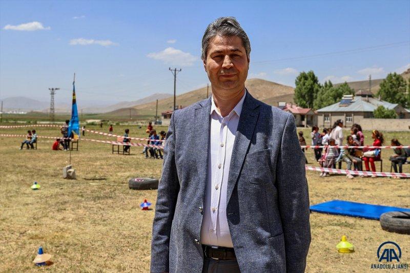 Van'da öğrenciler mezuniyet kutlamasını Survivor parkurunda yarışarak yaptı