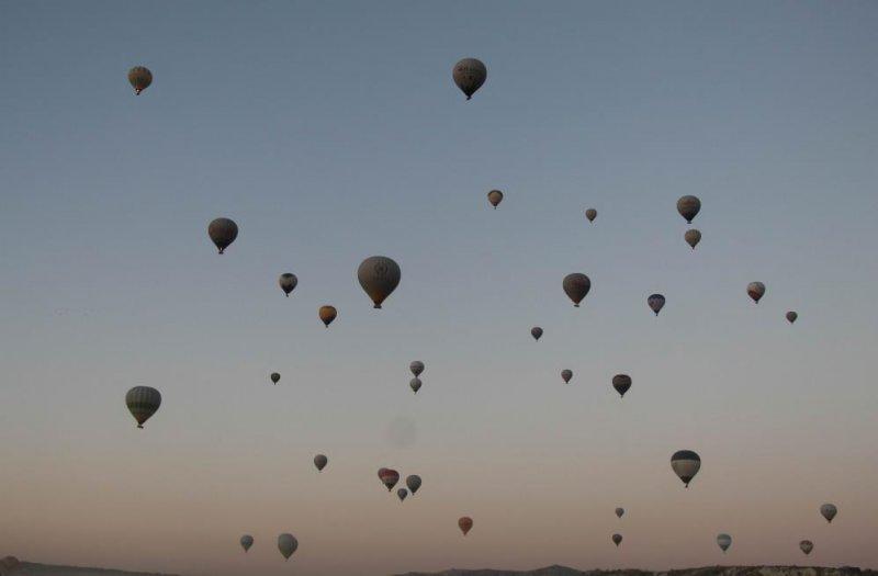 Kapadokya’da balonlar görsel şölen oluşturdu 
