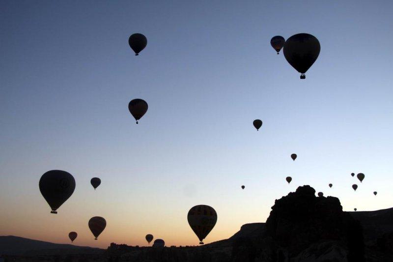 Kapadokya’da balonlar görsel şölen oluşturdu 