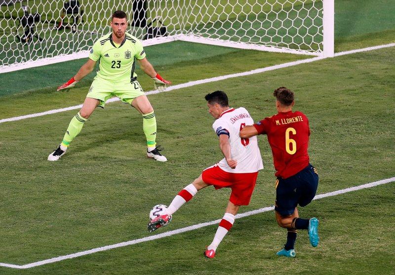 Euro 2020 İspanya - Polonya maçından kareler