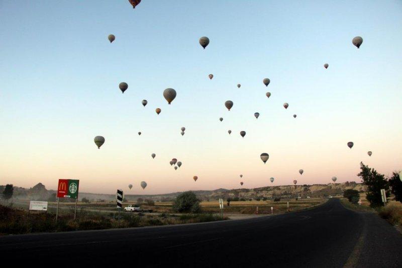 Kapadokya’da balonlar görsel şölen oluşturdu 