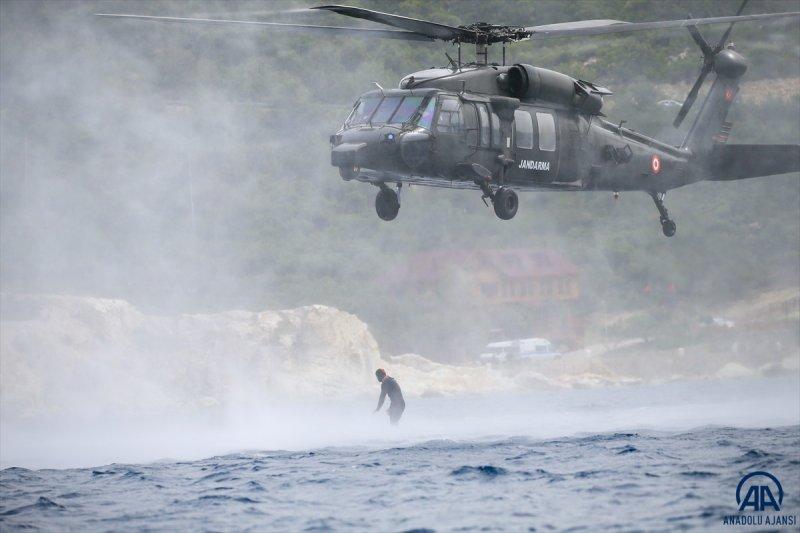 Seçkin komandoların zorlu eğitimi