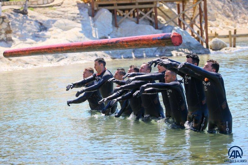 Seçkin komandoların zorlu eğitimi