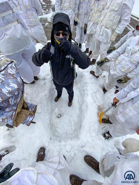 Seçkin komandoların zorlu eğitimi
