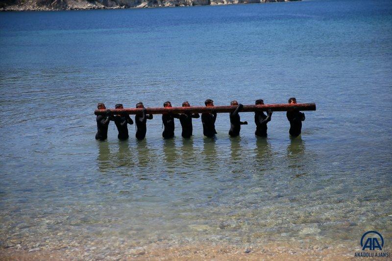 Seçkin komandoların zorlu eğitimi