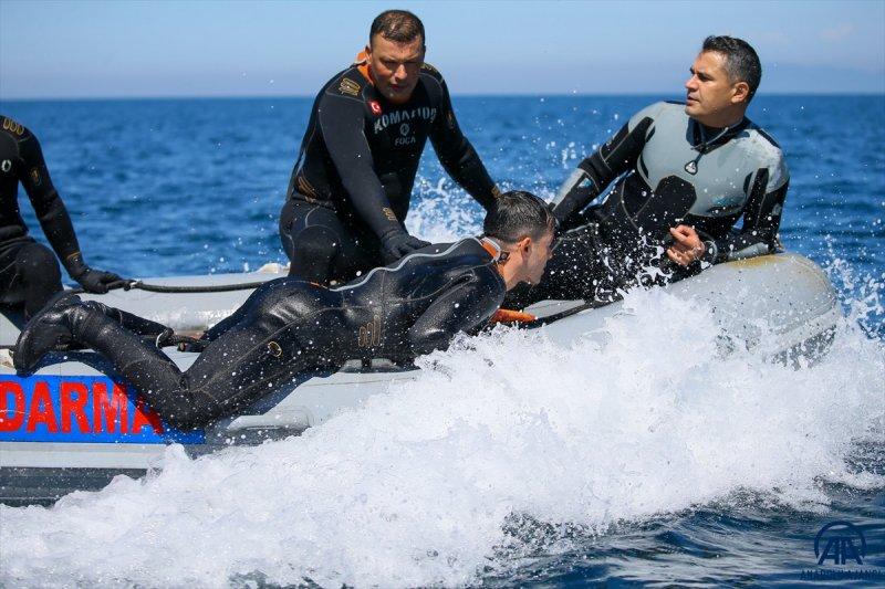 Seçkin komandoların zorlu eğitimi