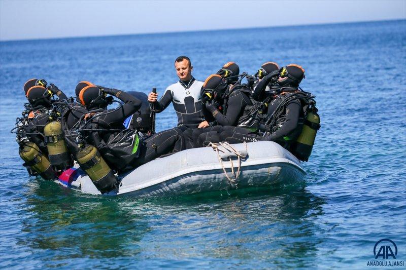 Seçkin komandoların zorlu eğitimi