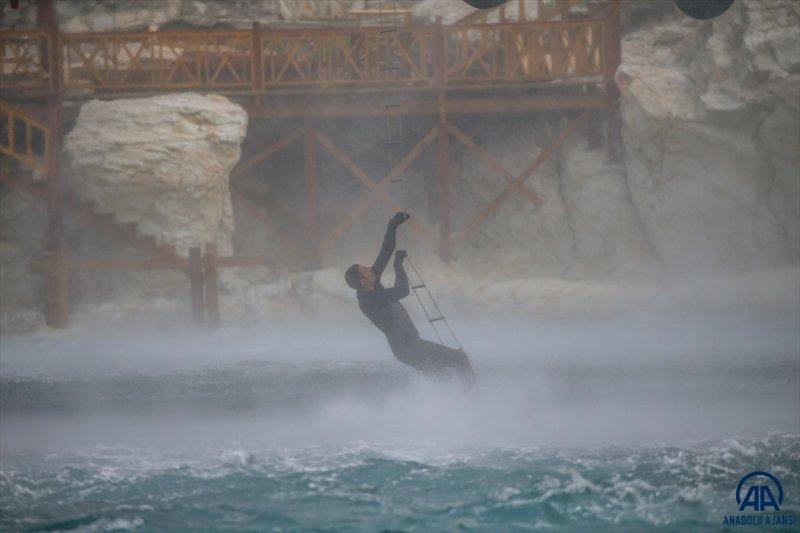 Seçkin komandoların zorlu eğitimi