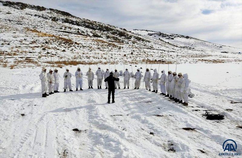 Seçkin komandoların zorlu eğitimi