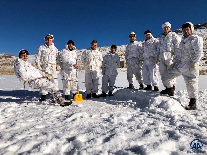 Seçkin komandoların zorlu eğitimi