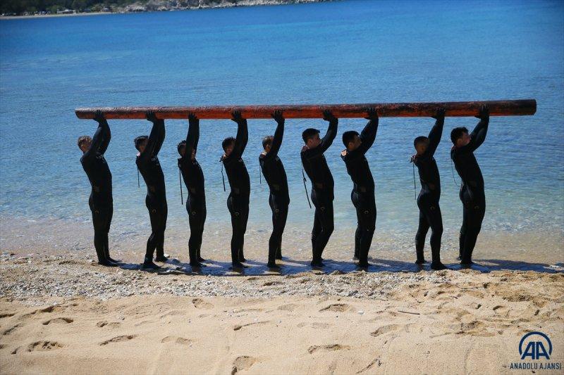 Seçkin komandoların zorlu eğitimi