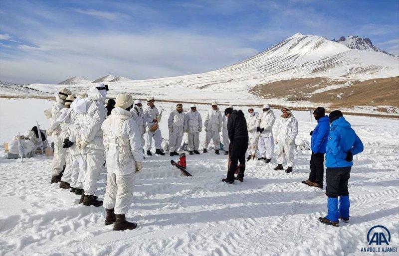 Seçkin komandoların zorlu eğitimi