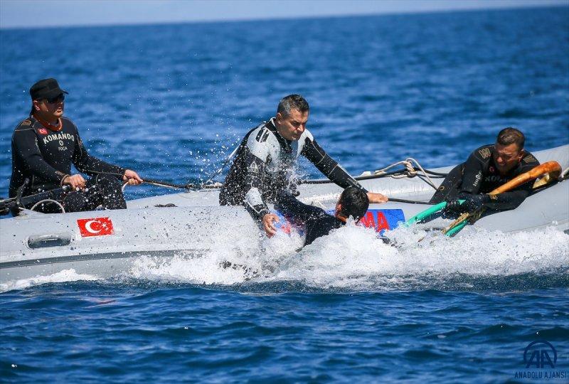 Seçkin komandoların zorlu eğitimi