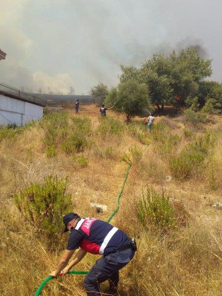 Manavgat'taki yangın, yerleşim yerlerine sıçradı