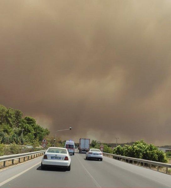 Manavgat'taki yangın, yerleşim yerlerine sıçradı