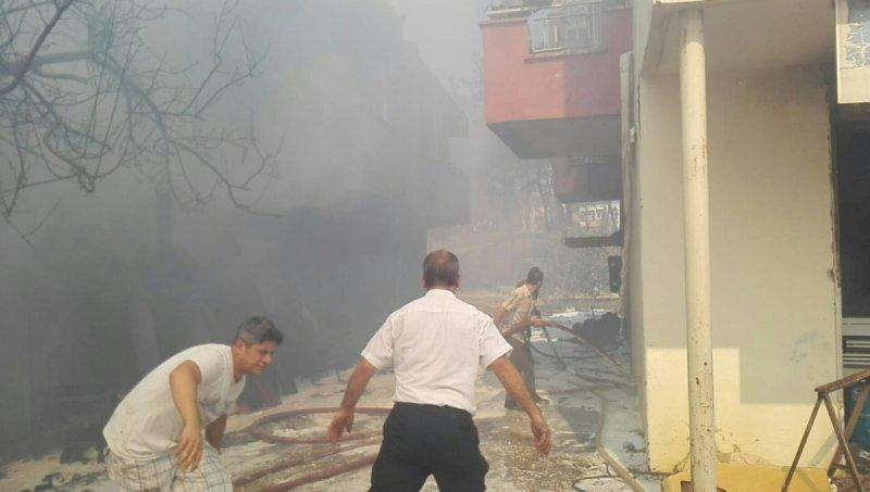 Manavgat'taki yangın, yerleşim yerlerine sıçradı
