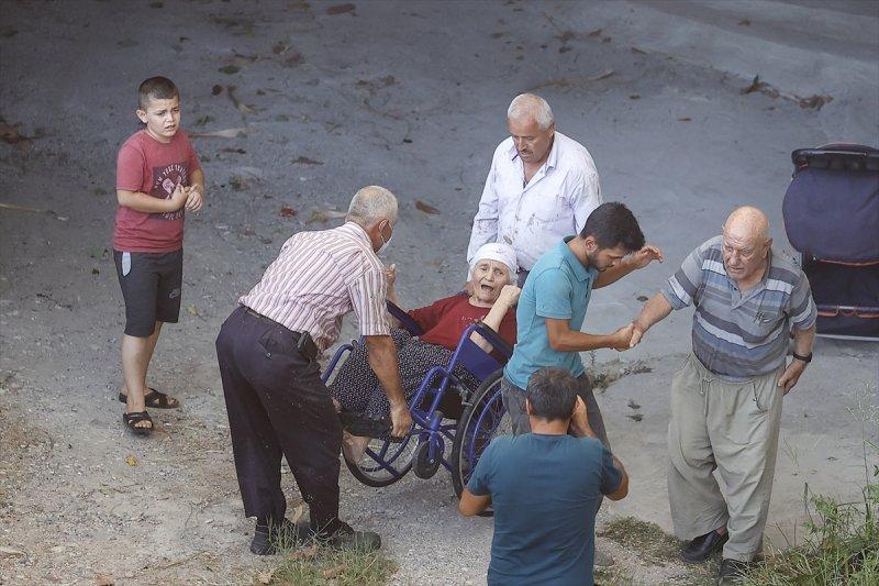 Manavgat'taki yangın, yerleşim yerlerine sıçradı