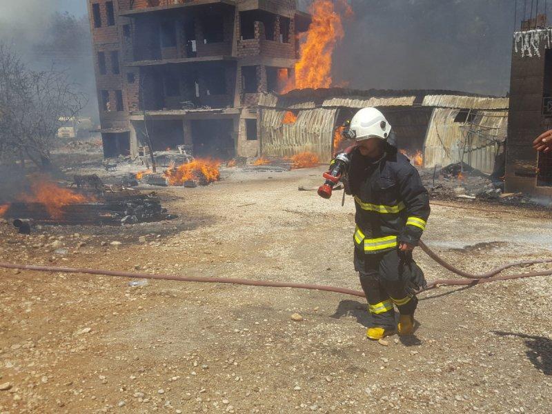 Manavgat'taki yangın, yerleşim yerlerine sıçradı