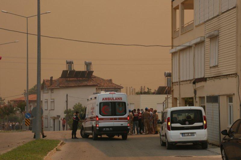 Manavgat'taki yangın, yerleşim yerlerine sıçradı