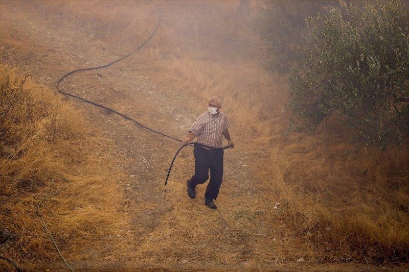 Manavgat'taki yangın, yerleşim yerlerine sıçradı