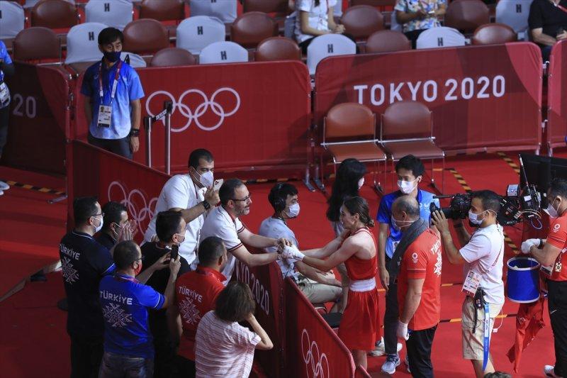 Milli boksör Buse Naz Çakıroğlu Tokyo'da finalde