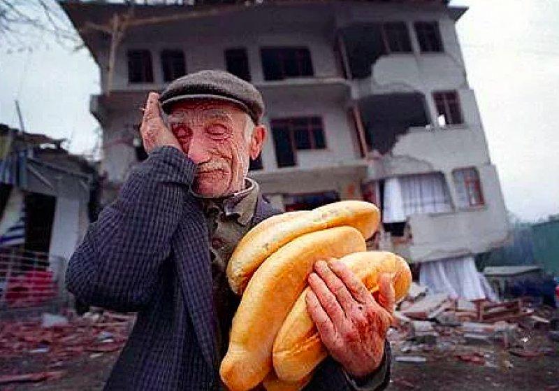 Gölcük Depremi'nin 22'nci yıl dönümü 