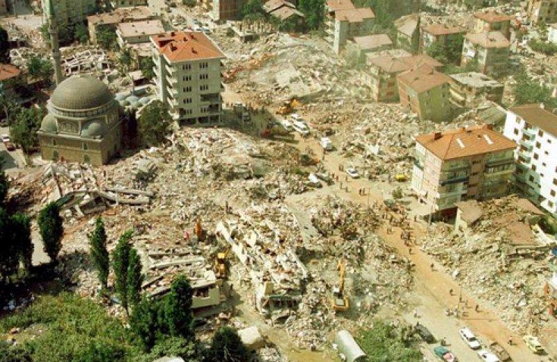 Gölcük Depremi'nin 22'nci yıl dönümü 