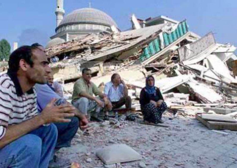 Gölcük Depremi'nin 22'nci yıl dönümü 