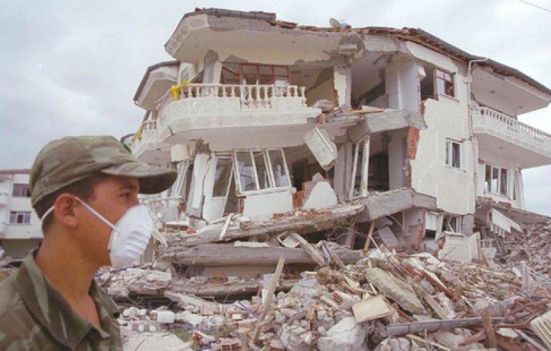 Gölcük Depremi'nin 22'nci yıl dönümü 