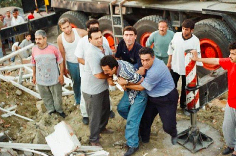 Gölcük Depremi'nin 22'nci yıl dönümü 