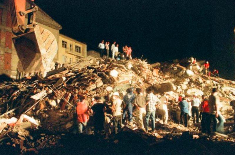 Gölcük Depremi'nin 22'nci yıl dönümü 