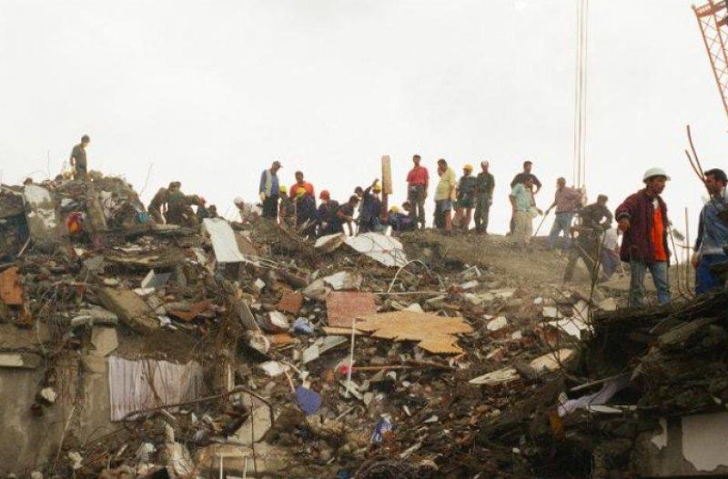 Gölcük Depremi'nin 22'nci yıl dönümü 