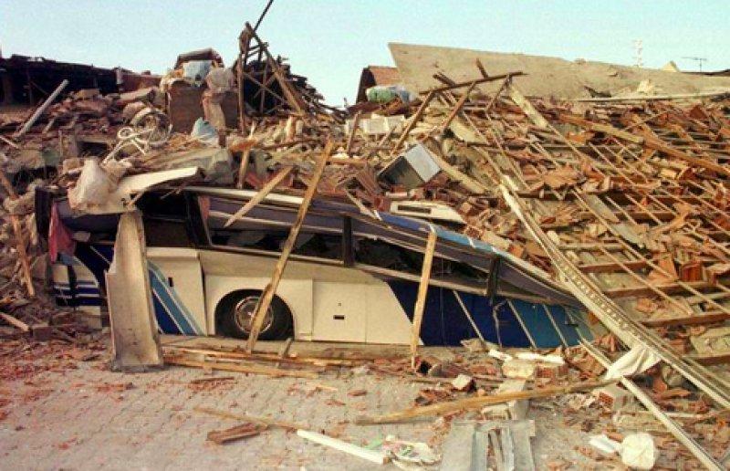 Gölcük Depremi'nin 22'nci yıl dönümü 