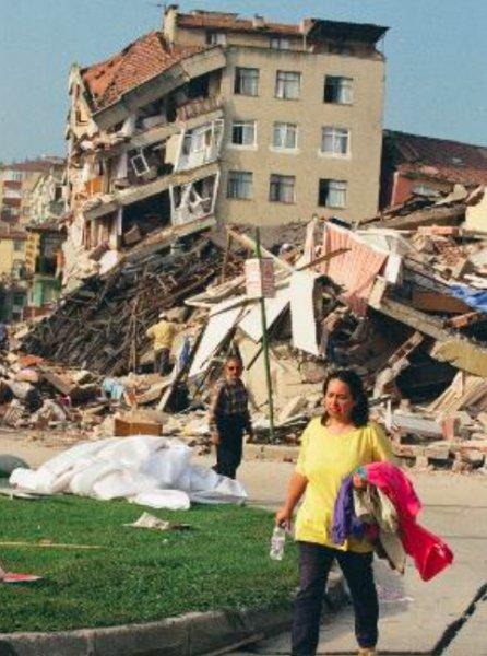 Gölcük Depremi'nin 22'nci yıl dönümü 