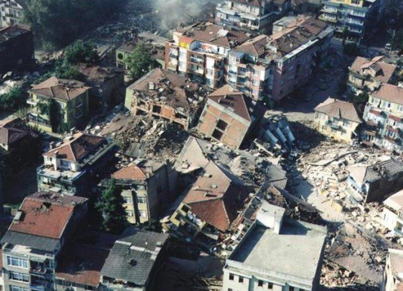 Gölcük Depremi'nin 22'nci yıl dönümü 