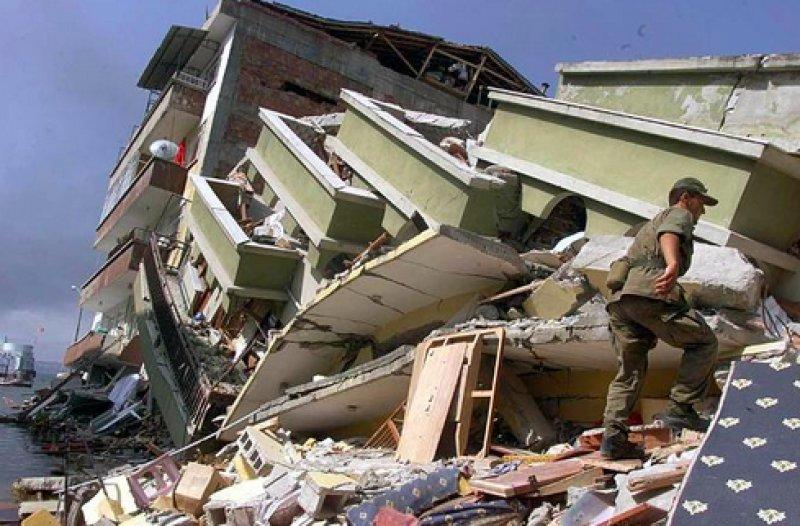 Gölcük Depremi'nin 22'nci yıl dönümü 