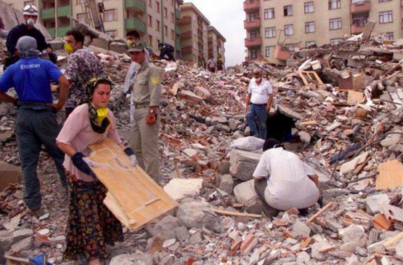 Gölcük Depremi'nin 22'nci yıl dönümü 