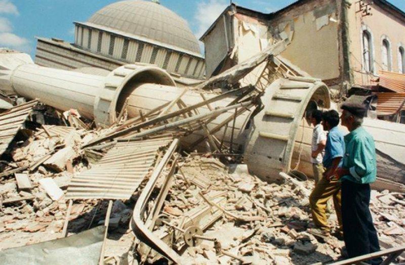 Gölcük Depremi'nin 22'nci yıl dönümü 