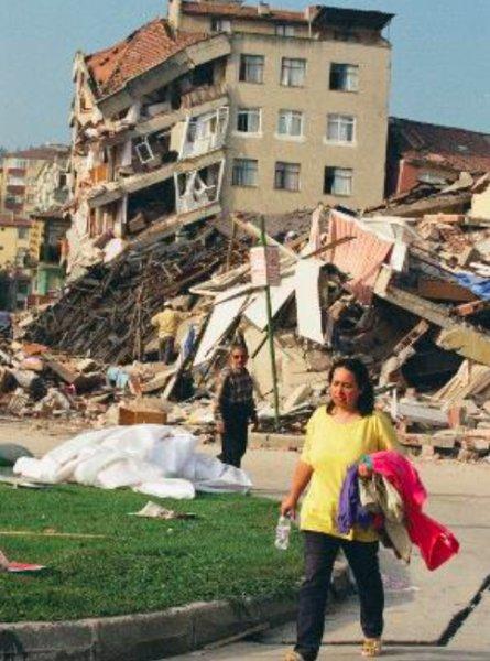 Gölcük Depremi'nin 22'nci yıl dönümü 