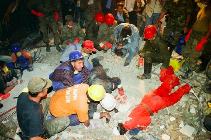 Gölcük Depremi'nin 22'nci yıl dönümü 