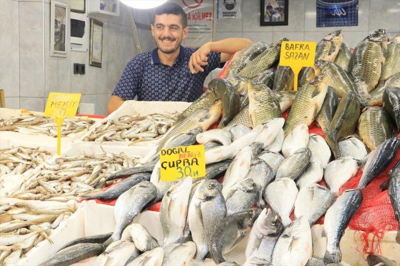 Balıklar, tezgahlardaki yerlerini aldı