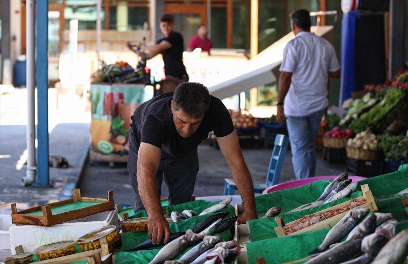 Balıklar, tezgahlardaki yerlerini aldı
