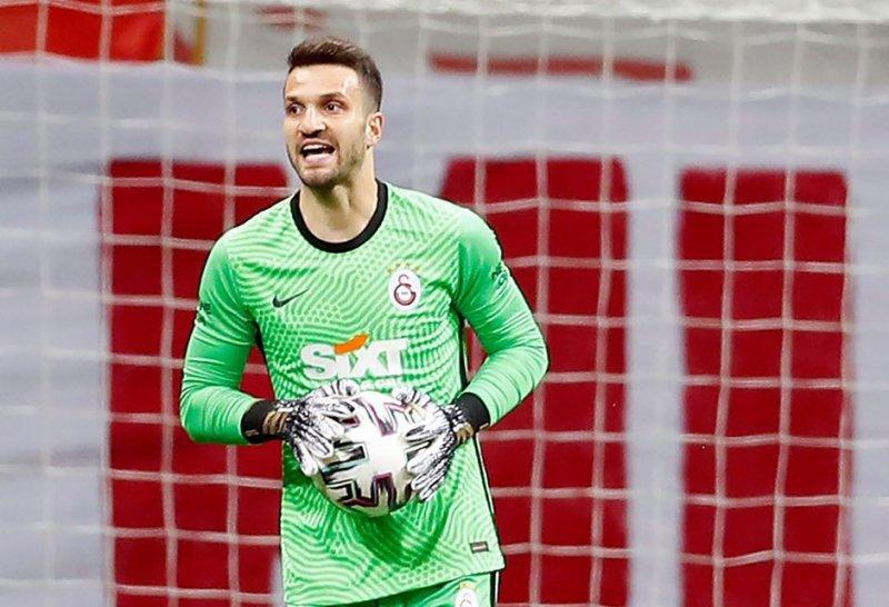 4 büyüklerden giden oyuncular