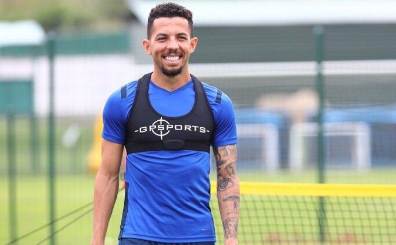 4 büyüklerden giden oyuncular