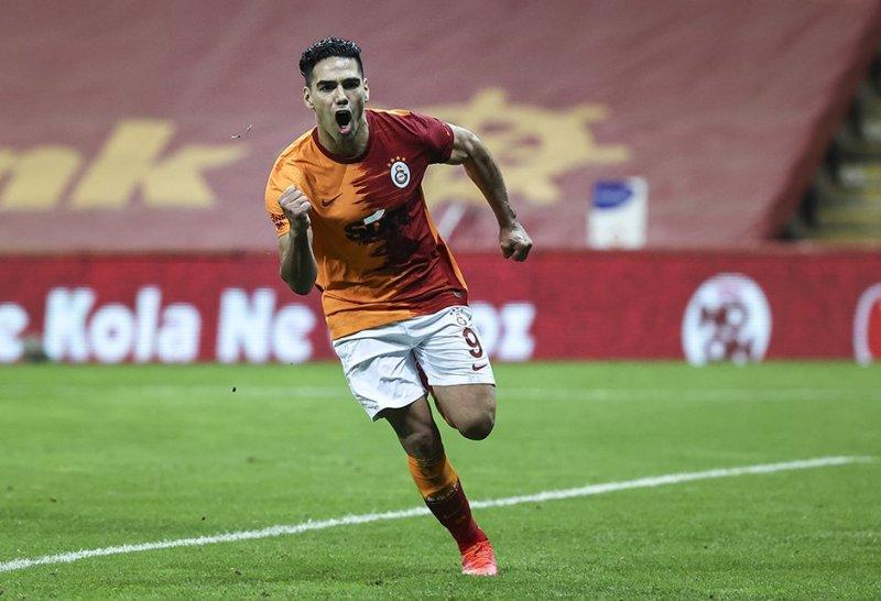 4 büyüklerden giden oyuncular