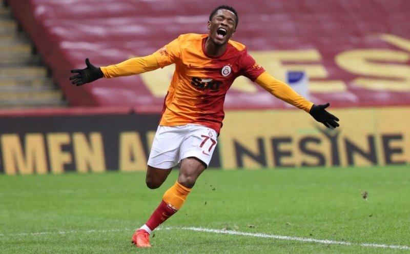 4 büyüklerden giden oyuncular