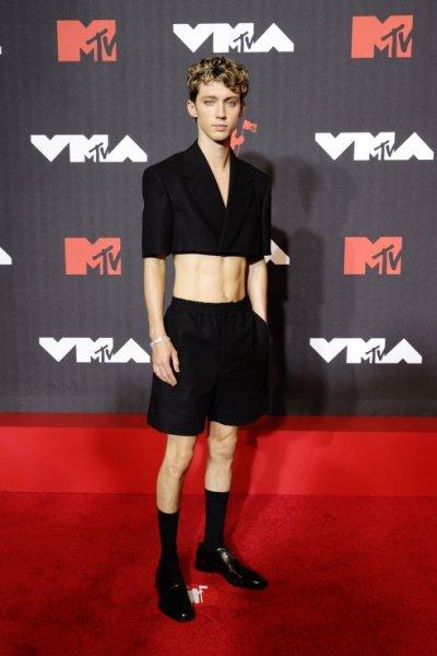 MTV Müzik Ödülleri'nde kırmızı halı şıklığı